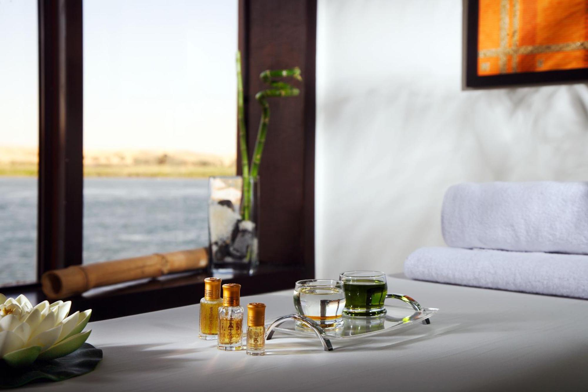 Moevenpick Royal Lotus Nile Cruise, Every Monday Four Nights From Luxor, Every Friday Three Nights From Aswan - Including Excursions & Sightseeing Eksteriør bilde